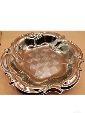 Polished Silver Serving Bowl with Scalloped Edge